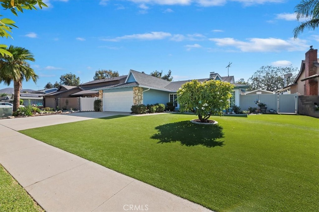 443 Termino Avenue Corona, CA 92879 - Photo 6 of 28