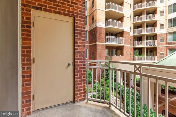 $2,000 | 7500 Woodmont Avenue, Unit S209, Bethesda, MD 20814