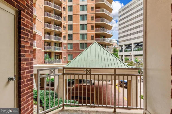 $2,000 | 7500 Woodmont Avenue, Unit S209, Bethesda, MD 20814