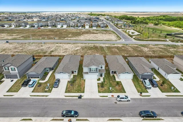 $399,999 | 571 Aplite Pass, Maxwell, TX 78656