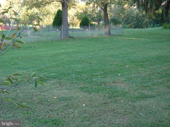 8507 Philadelphia Road Rosedale, MD 21237 - Photo 8 of 14 a backyard of a house with lots of green space