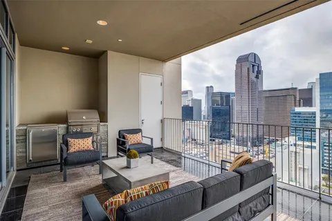 $1,650,000 | 1717 Arts Plaza, Unit 2107, Dallas, TX 75201
