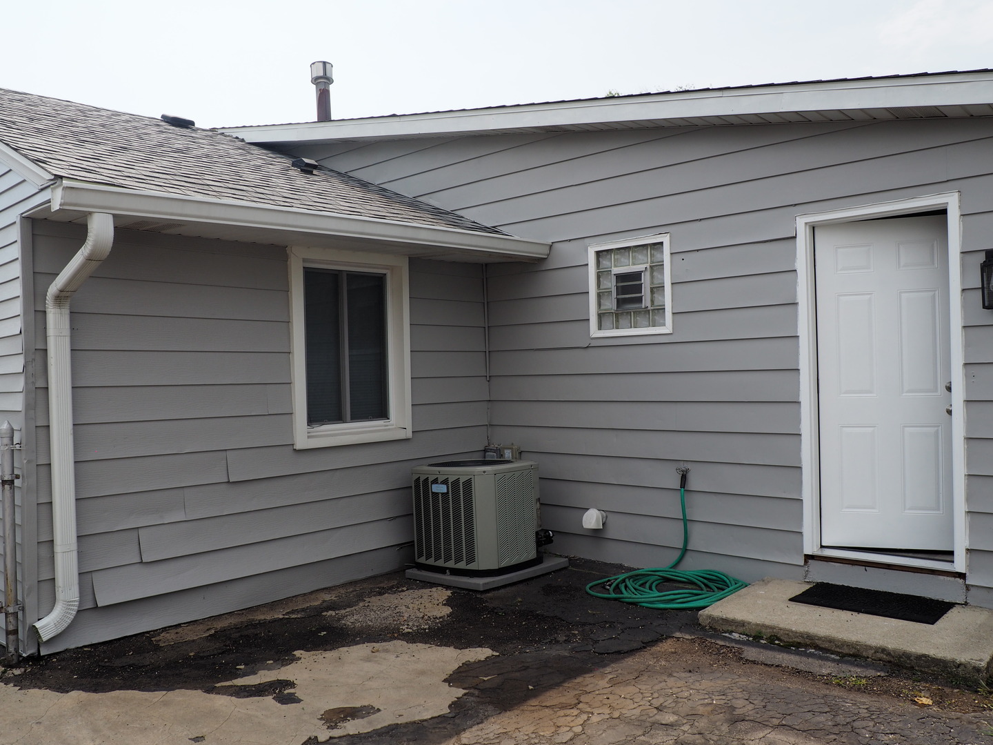 8808 South Corcoran Road Hometown, IL 60456 - Photo 3 of 19 Gallery Image 3