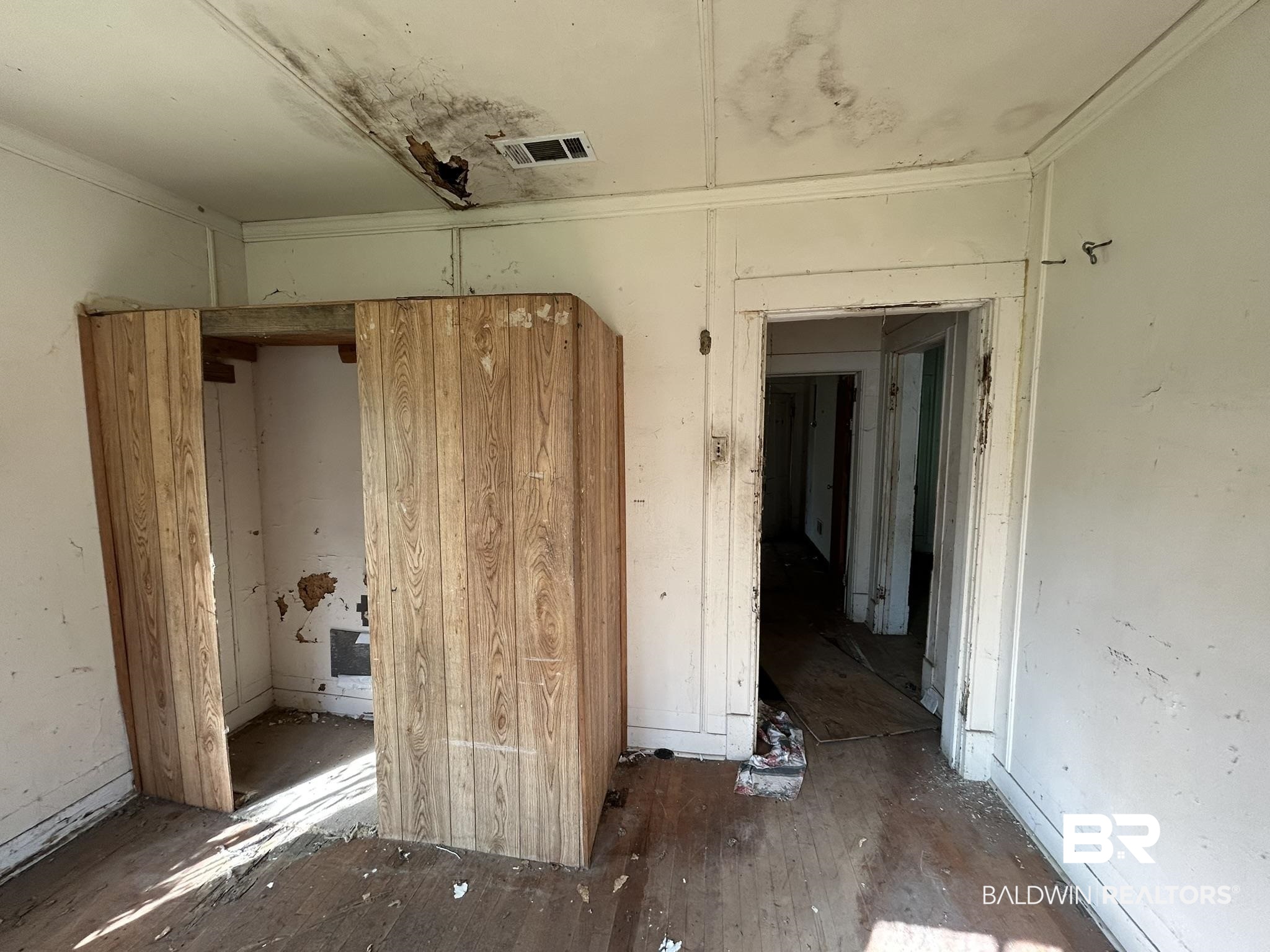 3142 West Turner Road Mobile, AL 36612 - Photo 16 of 19 Miscellaneous room with visible vents