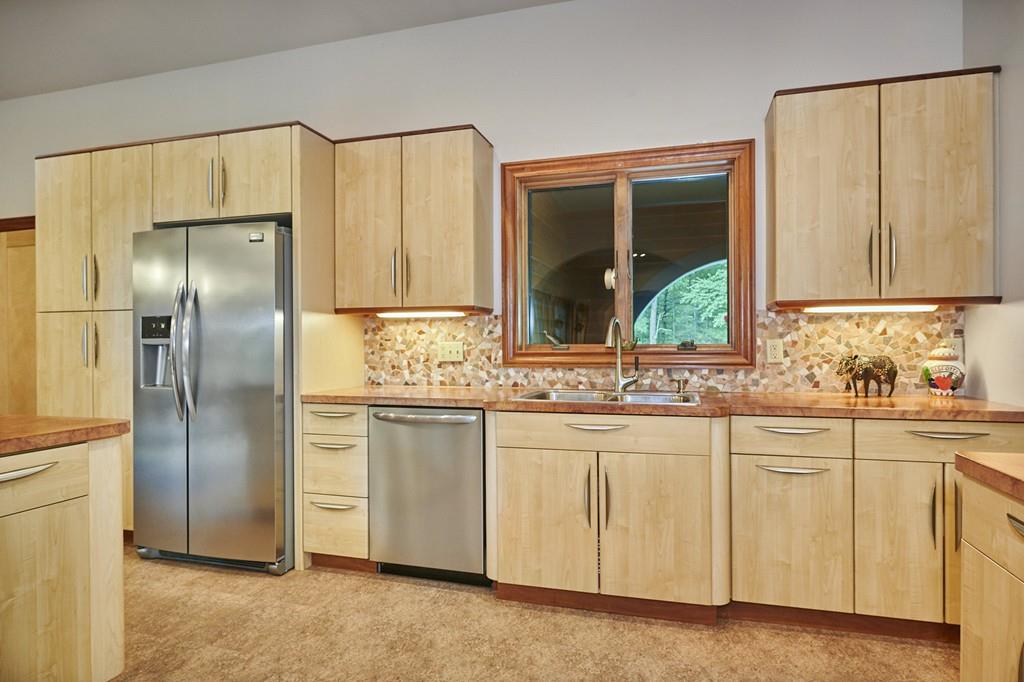 82 Coles Meadow Road Northampton, MA 01060 - Photo 4 of 41 Gallery Image 4
