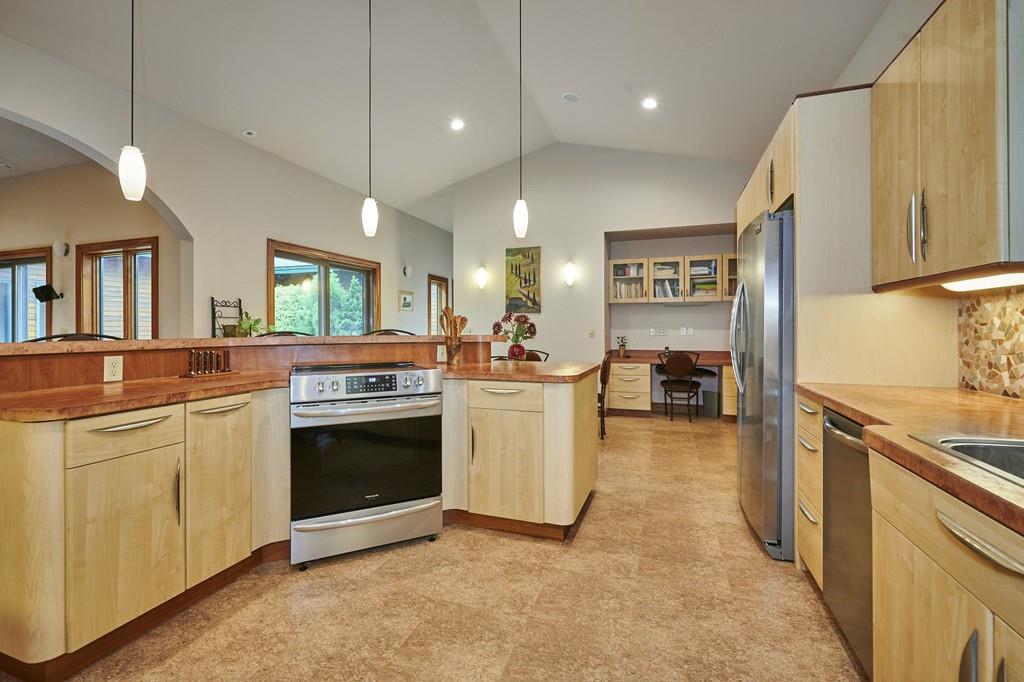 82 Coles Meadow Road Northampton, MA 01060 - Photo 5 of 41 Gallery Image 5
