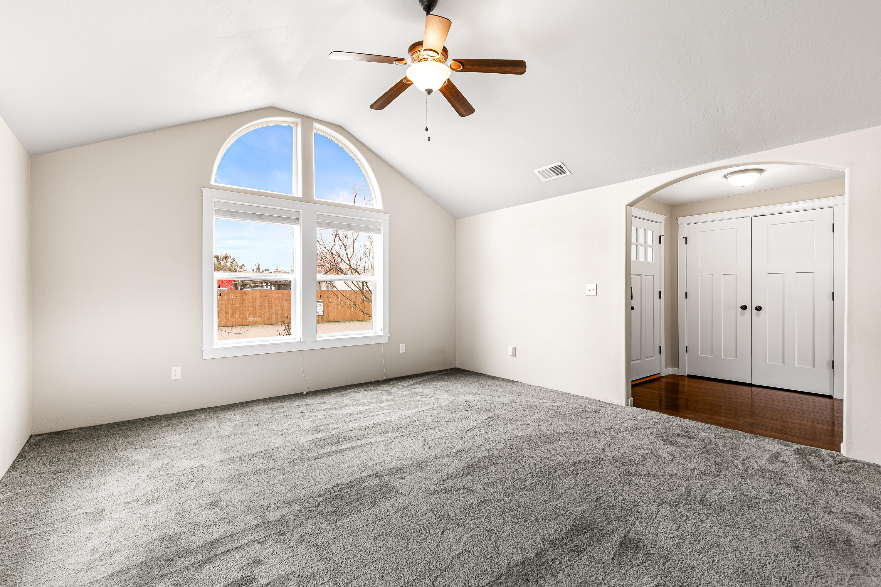 3288 Grant Road Central Point, OR 97502 - Photo 4 of 30 9R9A5802