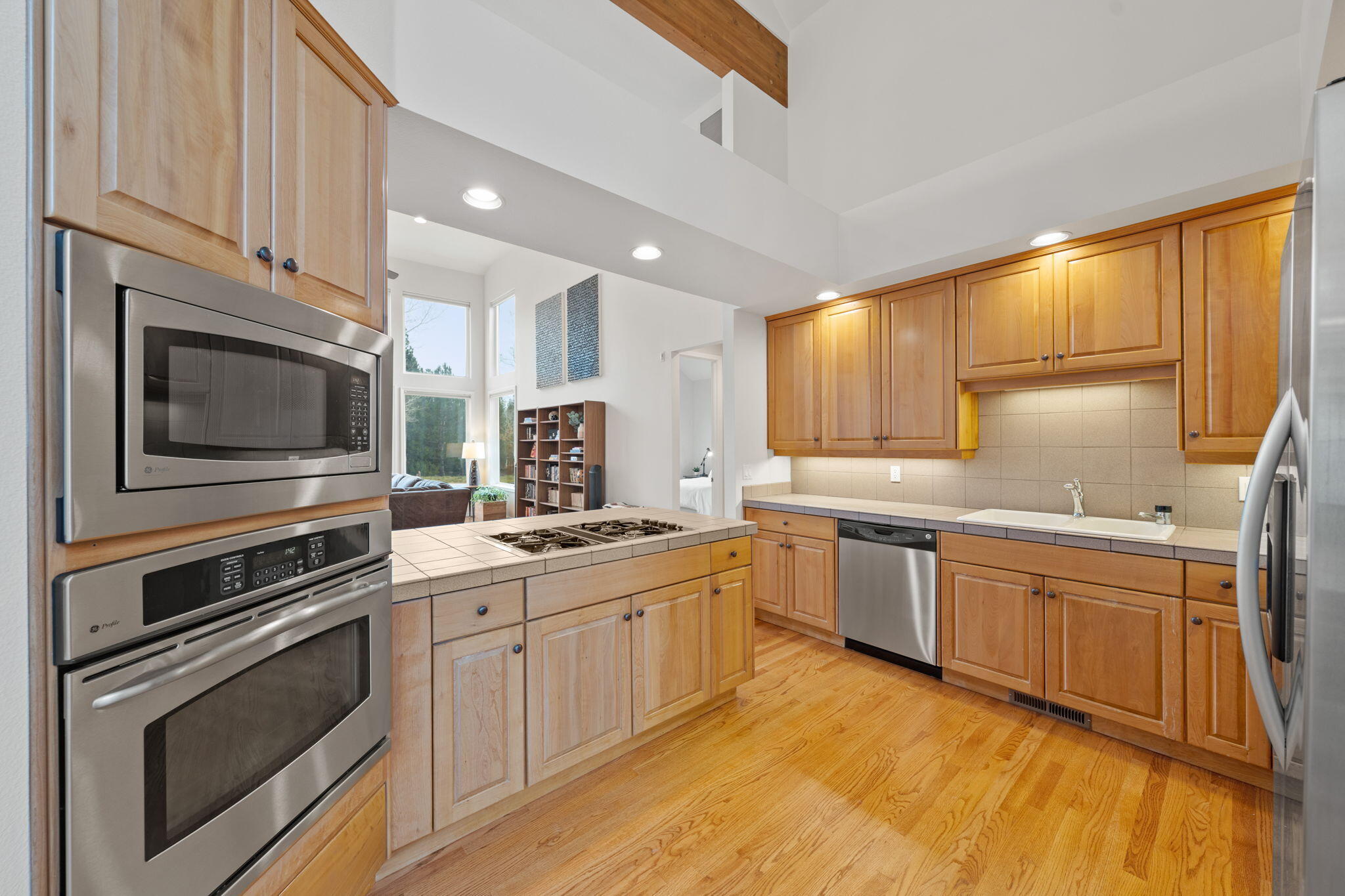 62017 Fall Creek Loop Bend, OR 97702 - Photo 15 of 38 Ovens