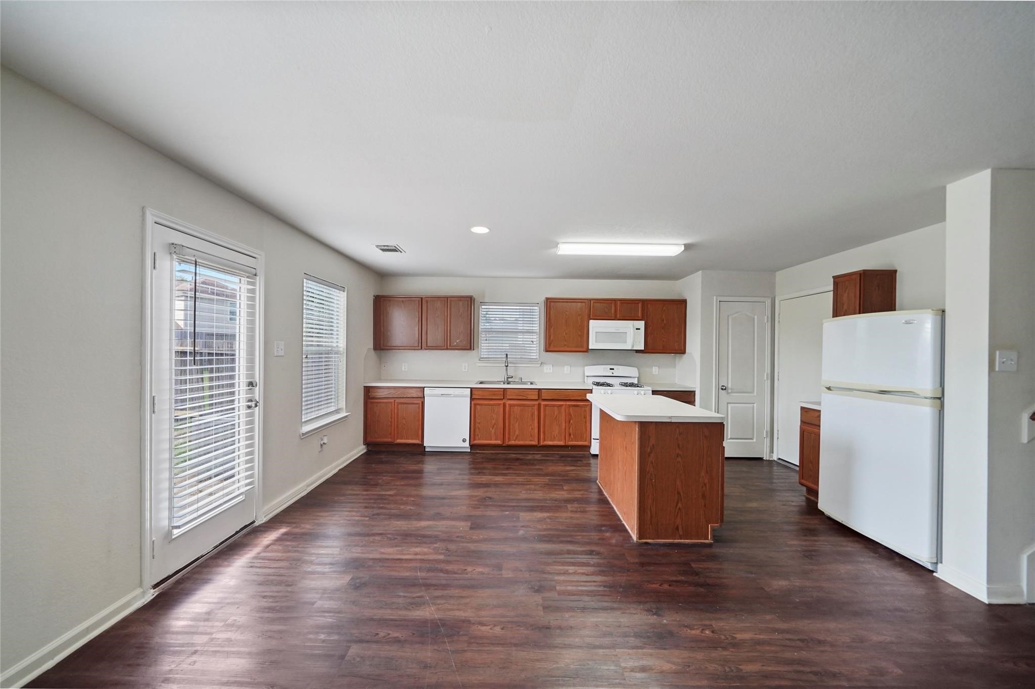 3610 Avalon Castle Drive Spring, TX 77386 - Photo 4 of 23 a view of kitchen with wooden floor and electronic appliances