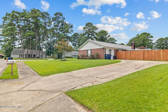 $318,000 | 120 Silver Leaf Drive, Jacksonville, NC 28546