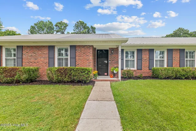 $318,000 | 120 Silver Leaf Drive, Jacksonville, NC 28546