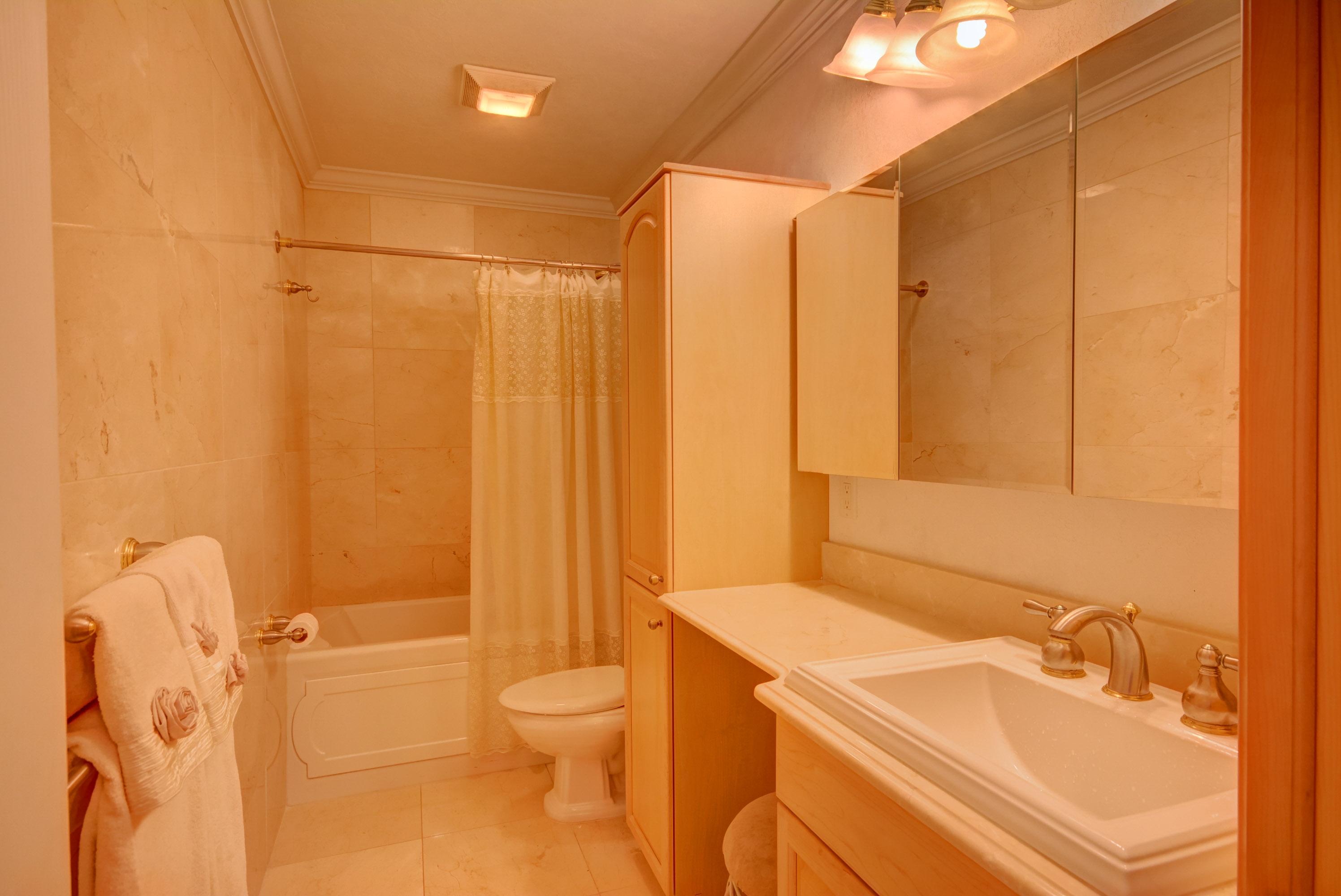17648 Foxwood Way Boca Raton, FL 33487 - Photo 28 of 28 SECOND BATHROOM
