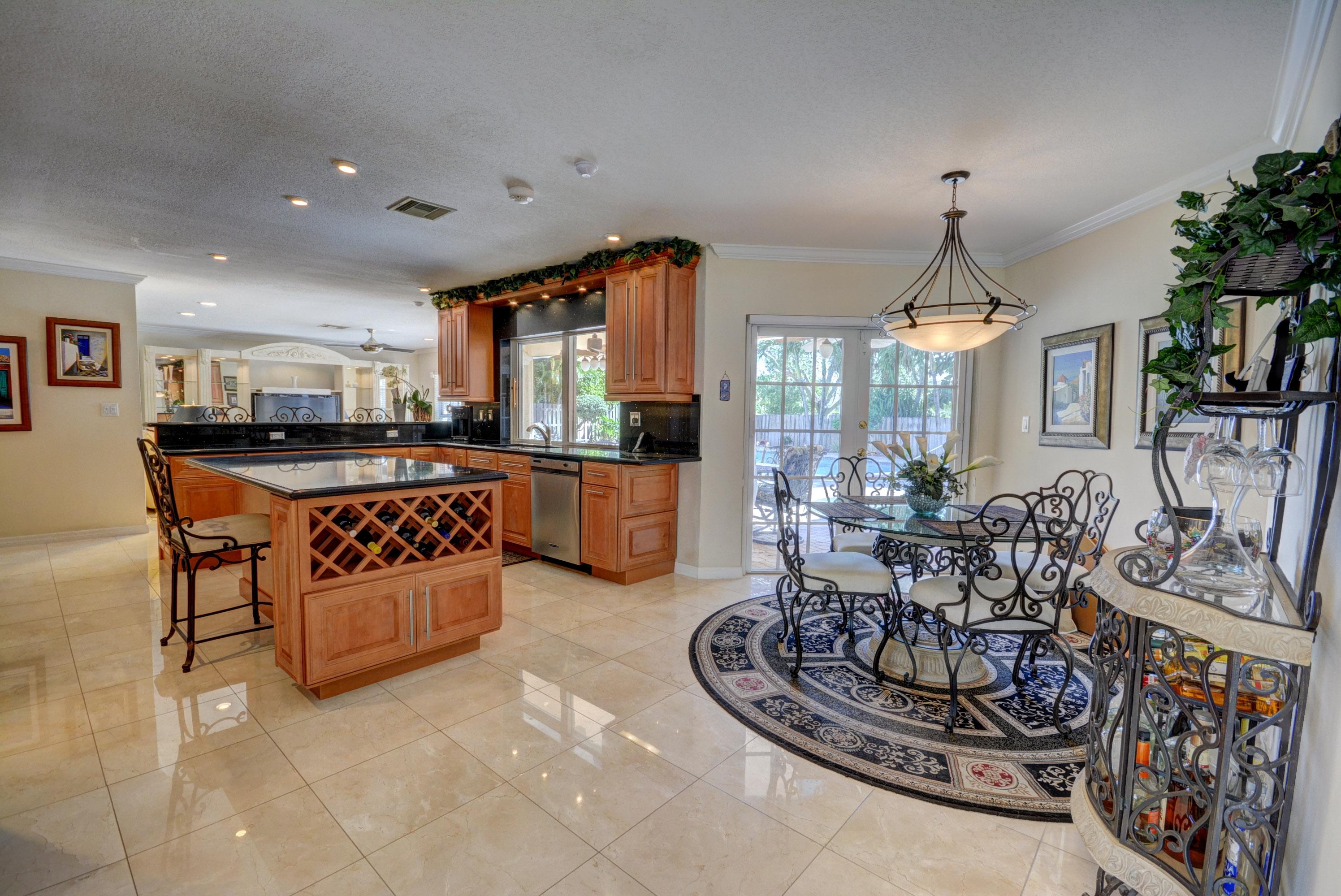 17648 Foxwood Way Boca Raton, FL 33487 - Photo 4 of 28 KITCHEN/ EAT IN