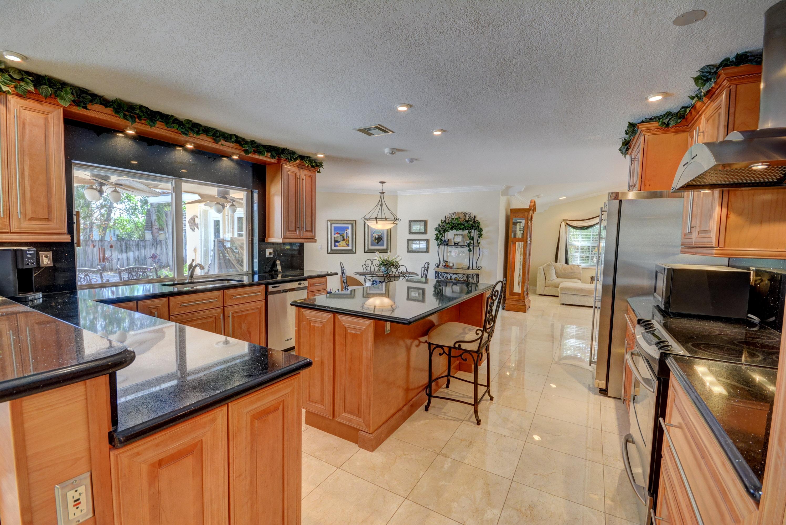 17648 Foxwood Way Boca Raton, FL 33487 - Photo 6 of 28 KITCHEN