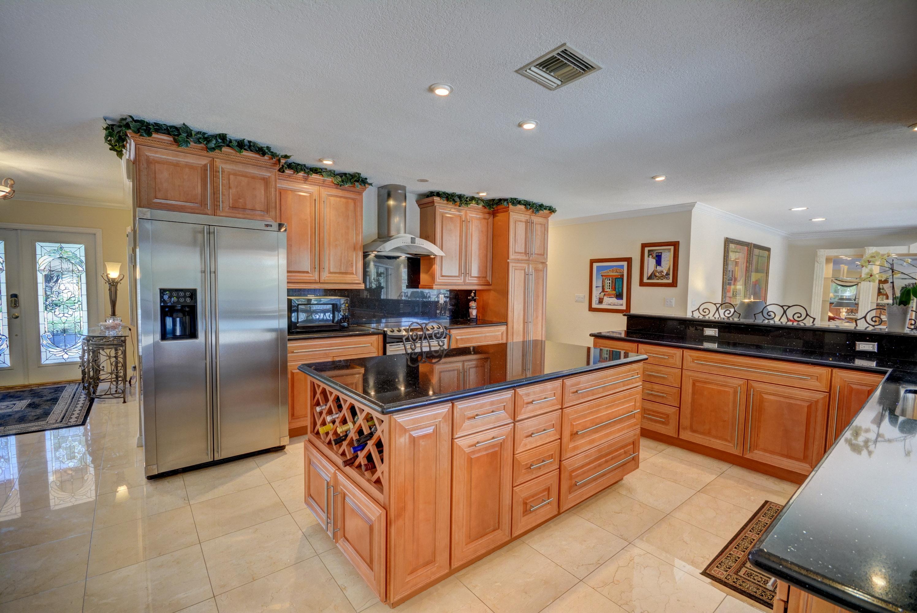 17648 Foxwood Way Boca Raton, FL 33487 - Photo 7 of 28 KITCHEN