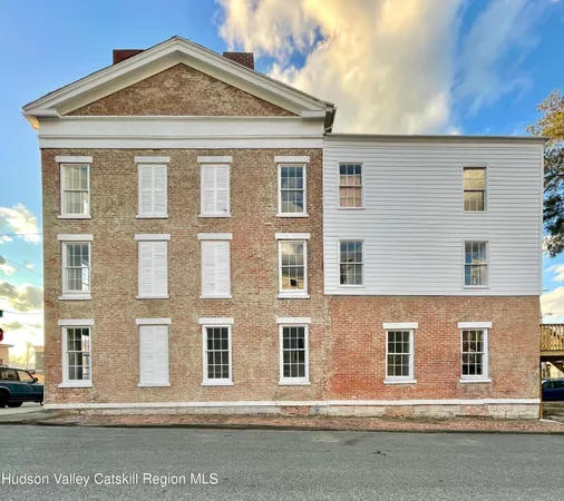$2,000 | 30 Union Street, Unit 2, Hudson, NY 12534