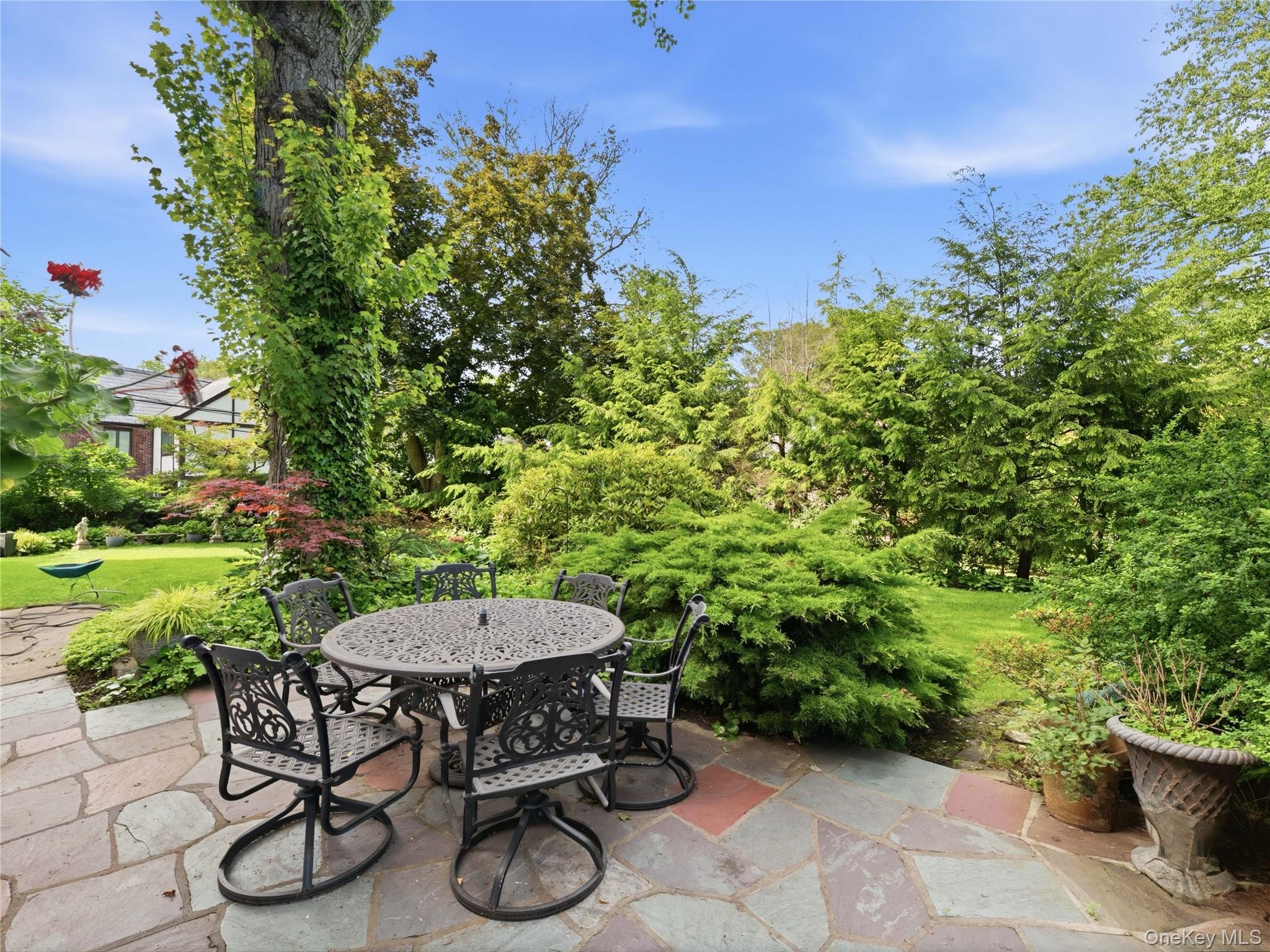 89 Bayview Avenue Great Neck, NY 11021 - Photo 29 of 38 Blustone Patio