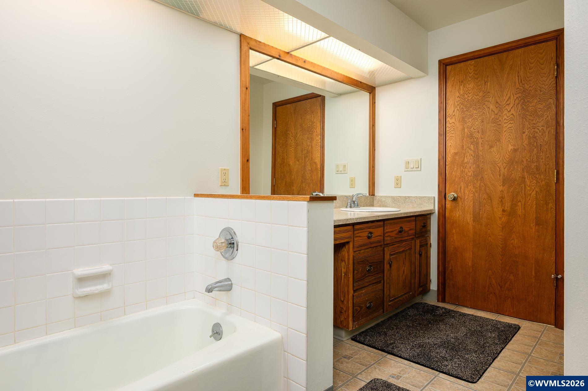 27572 South Kinzy Road Estacada, OR 97023 - Photo 24 of 50 a bathroom with a sink a mirror and a bathtub