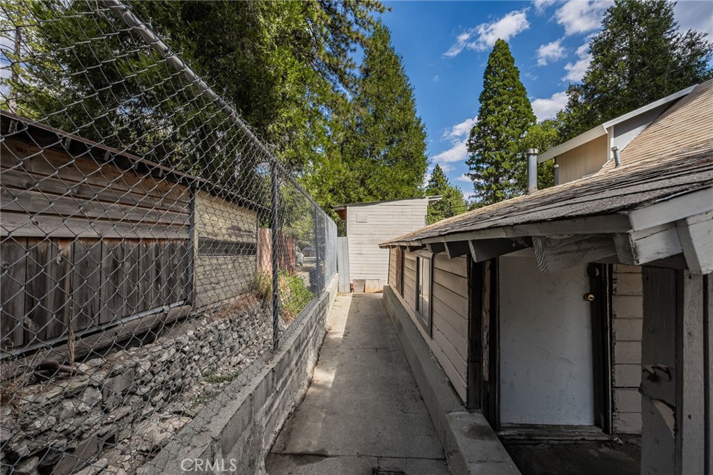 320 Sky View Lane Crestline, CA 92325 - Photo 39 of 50