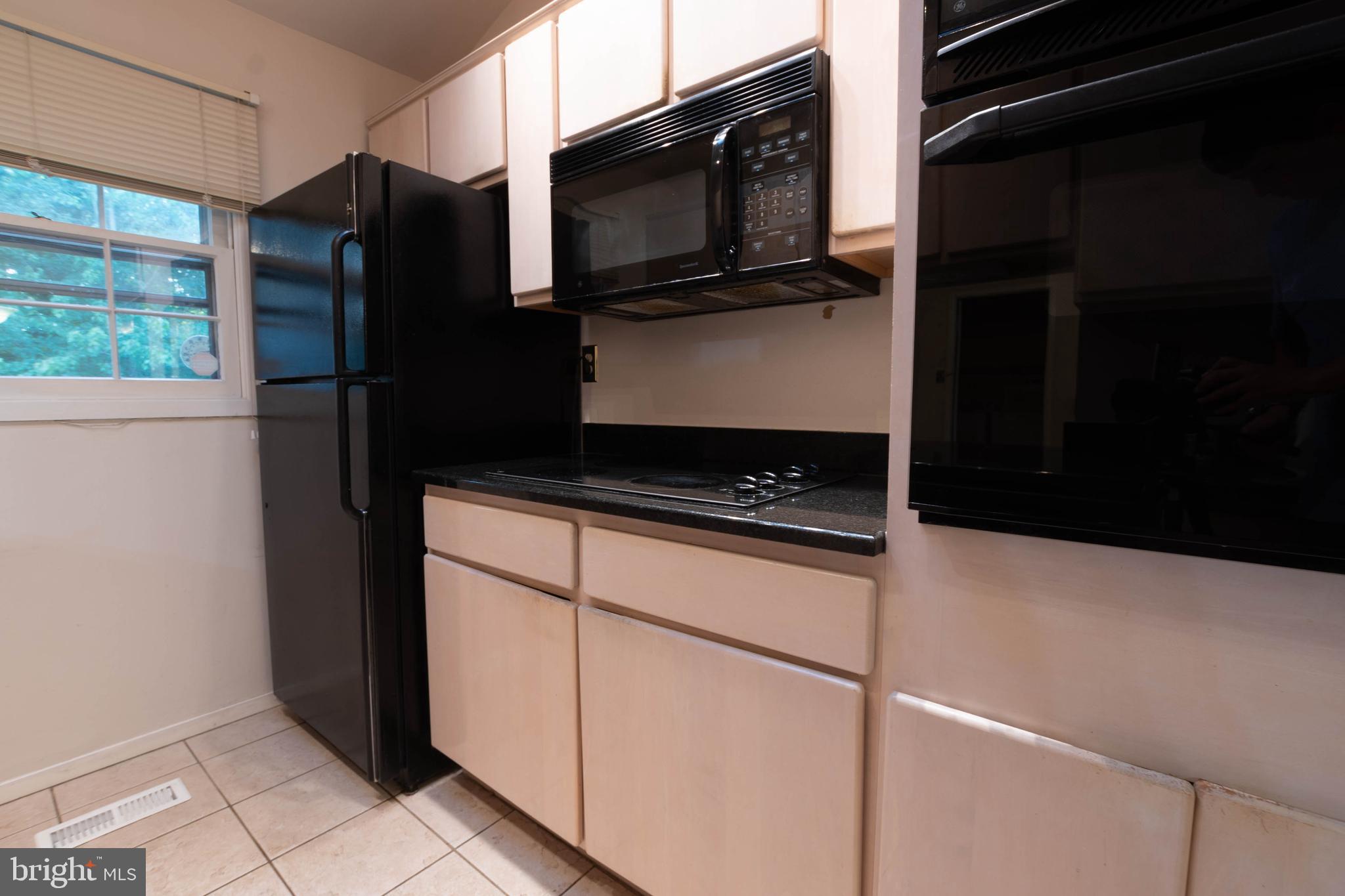 504 Haverhill Road Joppa, MD 21085 - Photo 7 of 20 Electric cooktop and wall oven