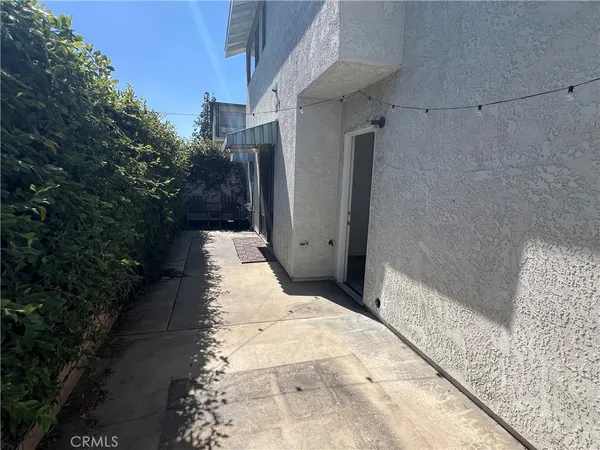 $3,350 | 205 Violet Avenue, Unit D, Monrovia, CA 91016