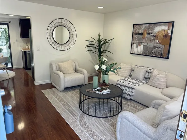 $3,350 | 205 Violet Avenue, Unit D, Monrovia, CA 91016