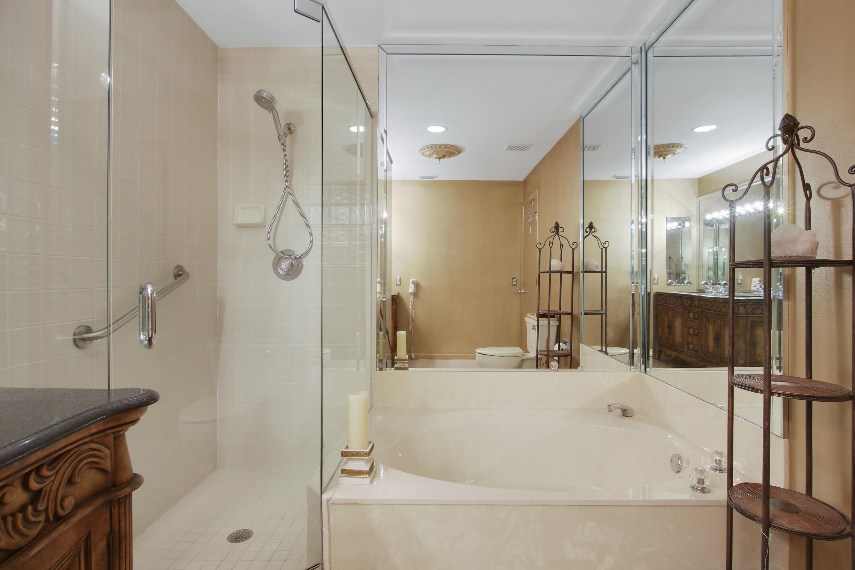 104 Half Moon Circle, Unit G3 Hypoluxo, FL 33462 - Photo 11 of 30 Master Bath