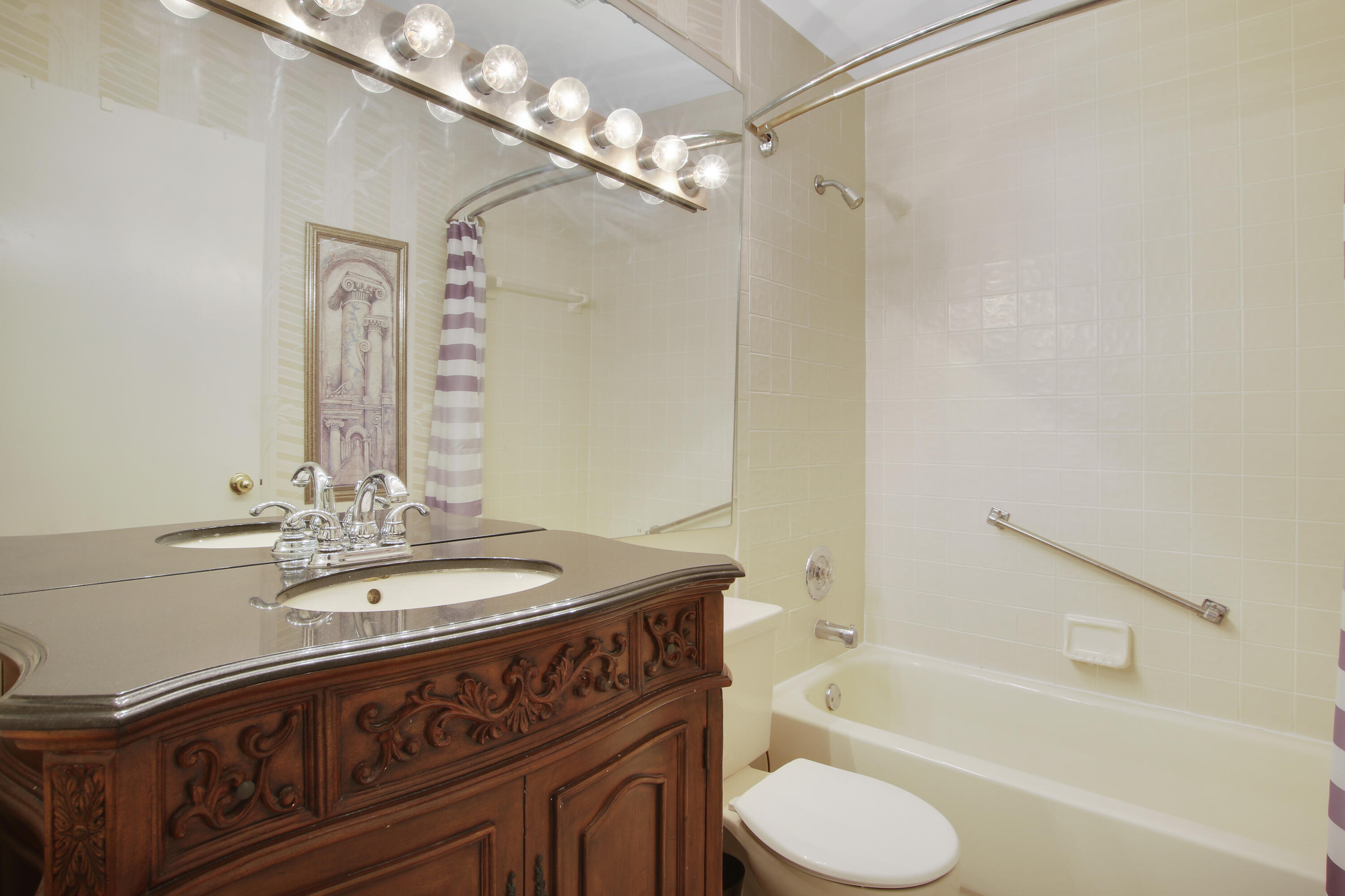 104 Half Moon Circle, Unit G3 Hypoluxo, FL 33462 - Photo 14 of 30 Guest Bathroom