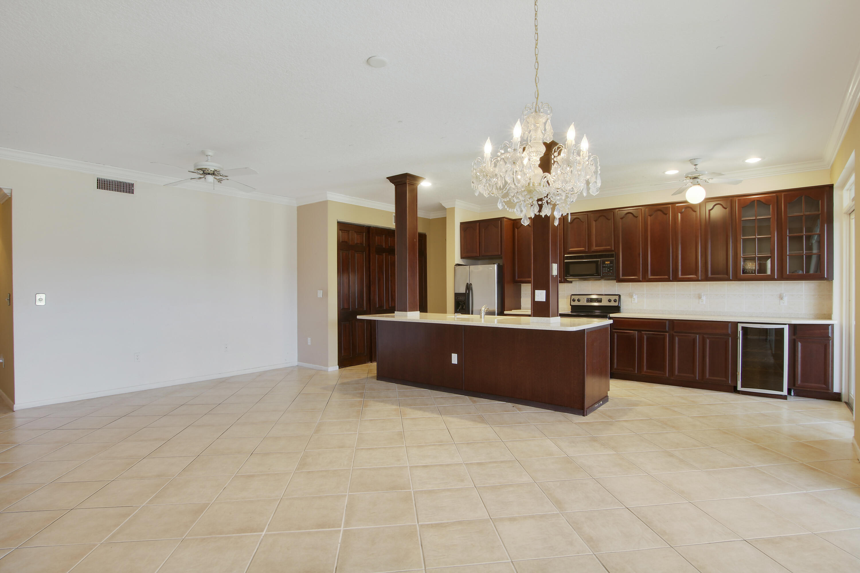 104 Half Moon Circle, Unit G3 Hypoluxo, FL 33462 - Photo 18 of 30 View of Kitchen