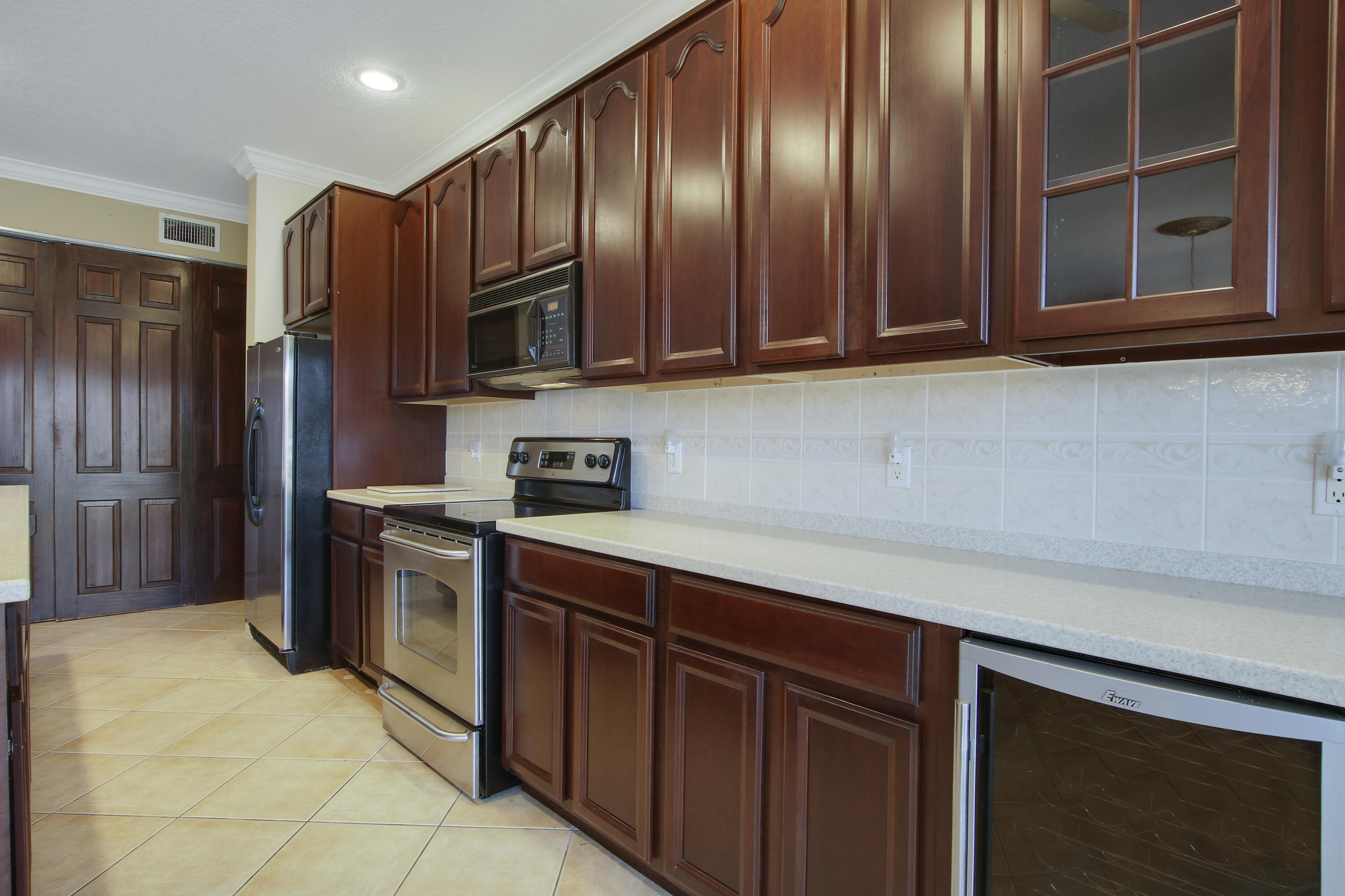 104 Half Moon Circle, Unit G3 Hypoluxo, FL 33462 - Photo 22 of 30 partial Kitchen View