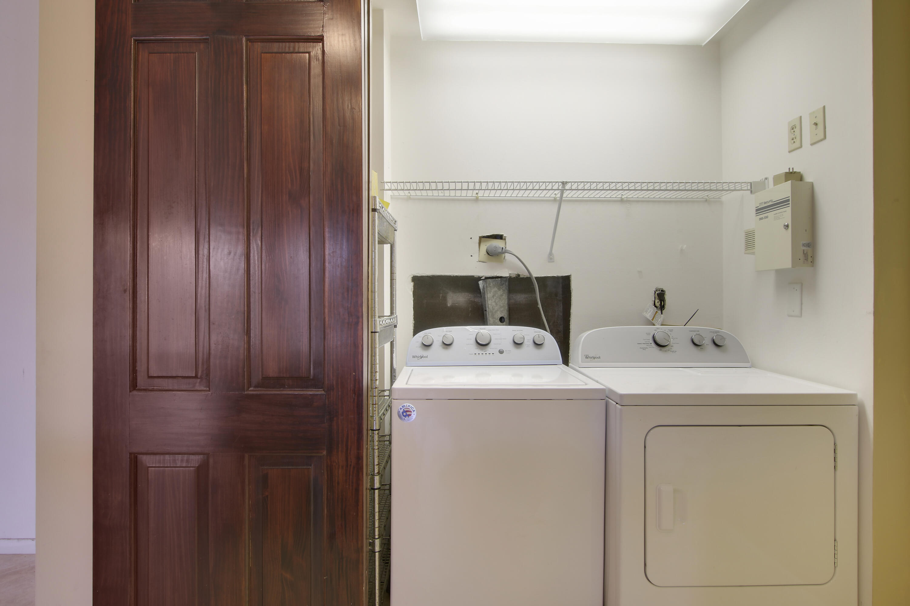 104 Half Moon Circle, Unit G3 Hypoluxo, FL 33462 - Photo 23 of 30 Laundry