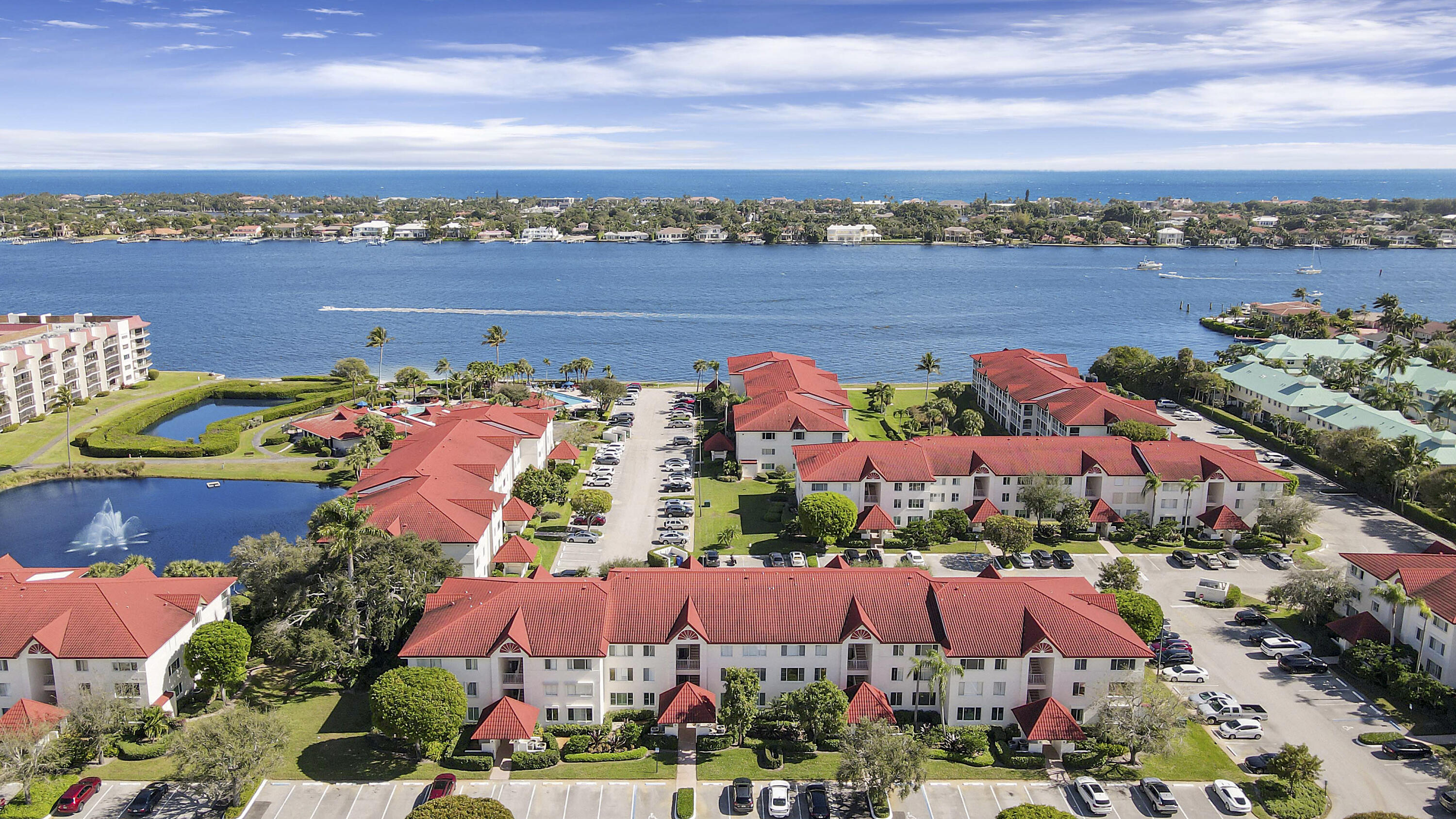 104 Half Moon Circle, Unit G3 Hypoluxo, FL 33462 - Photo 4 of 30 Aerial Half Moon Bay