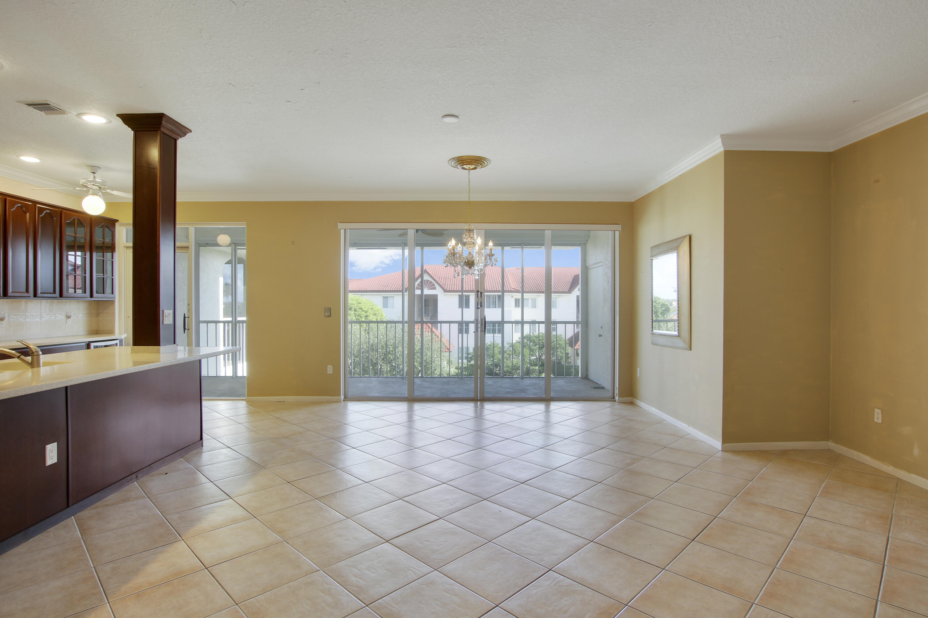 104 Half Moon Circle, Unit G3 Hypoluxo, FL 33462 - Photo 6 of 30 Great Room