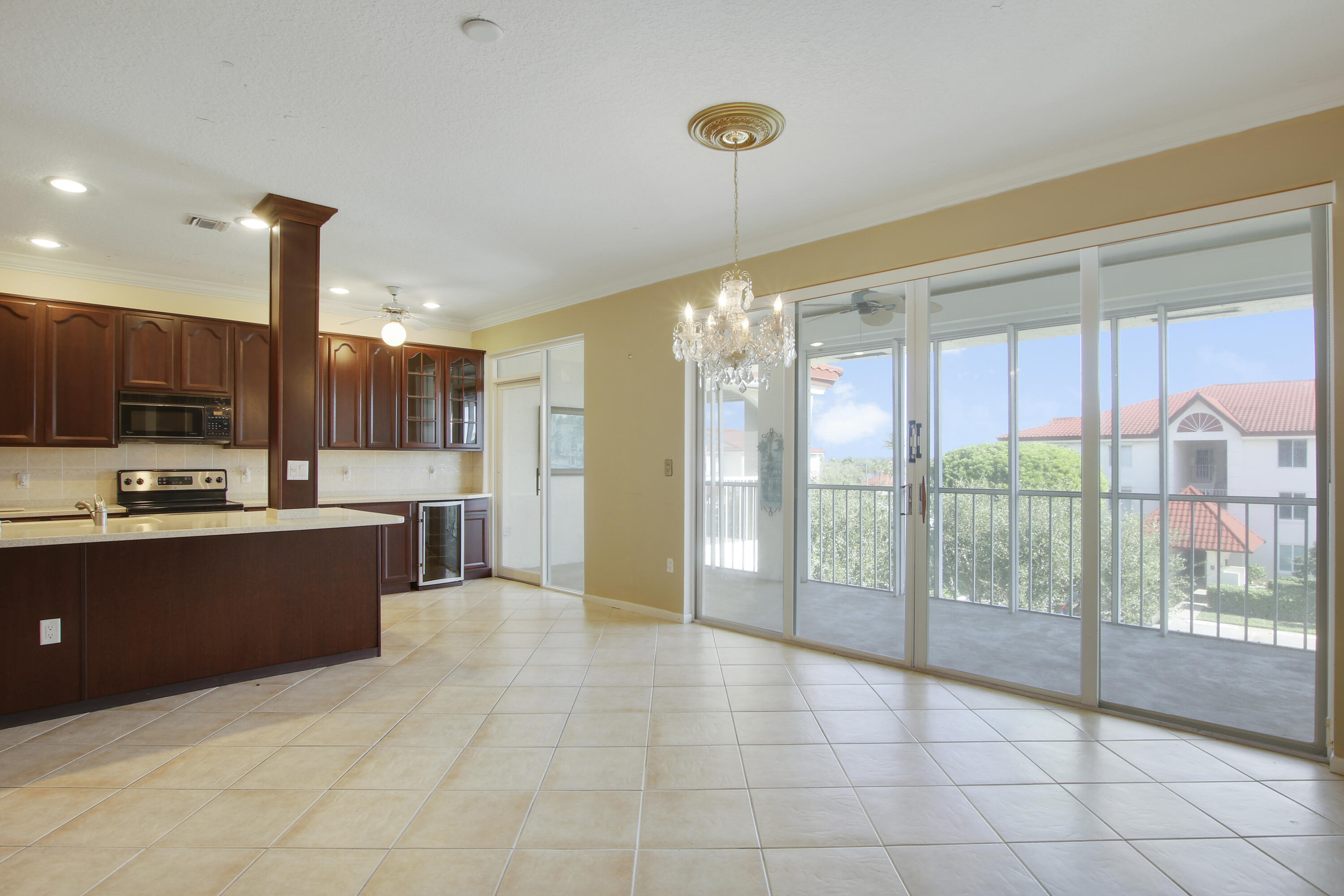 104 Half Moon Circle, Unit G3 Hypoluxo, FL 33462 - Photo 7 of 30 View of Balcony