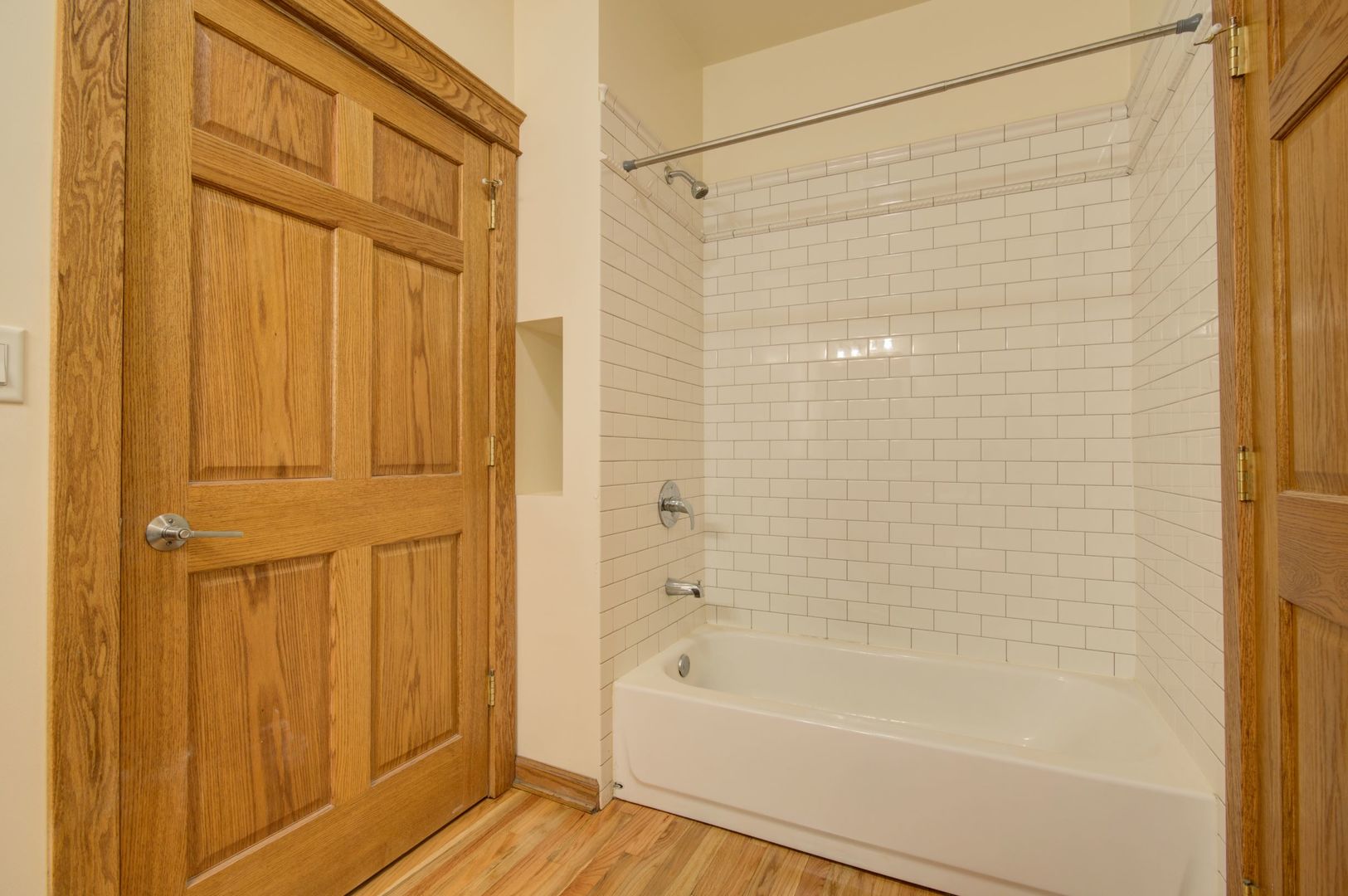 216 North May Street, Unit 303 Chicago, IL 60607 - Photo 9 of 19 a bathroom with a bathtub