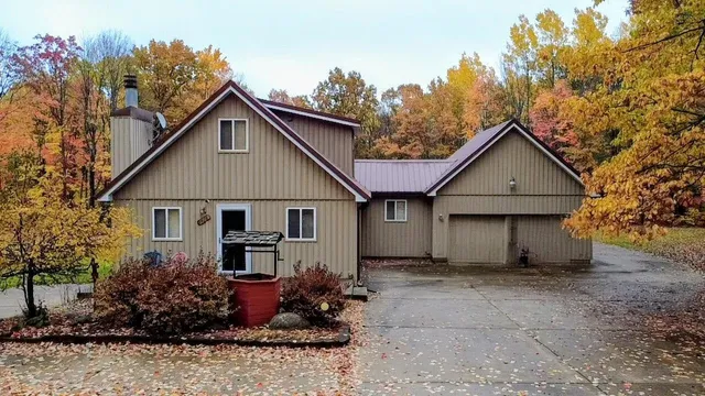$359,900 | 108 Deerwood Court, Roscommon, MI 48653
