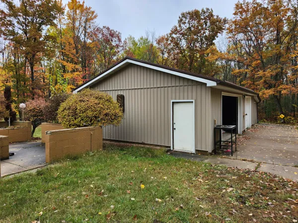 $359,900 | 108 Deerwood Court, Roscommon, MI 48653