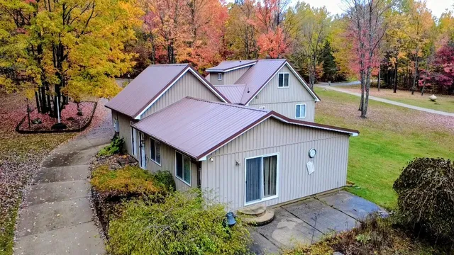 $359,900 | 108 Deerwood Court, Roscommon, MI 48653