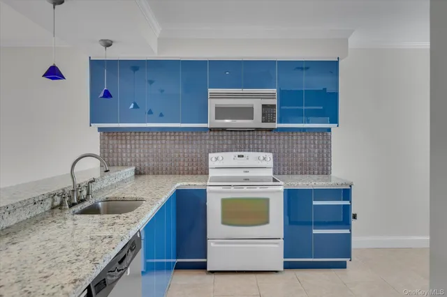 $717,500 | 209 Fox Hill Drive, Baiting Hollow, NY 11933