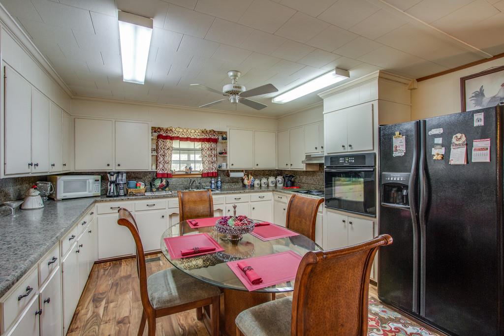1585 Taylorsville Road Lebanon, TN 37087 - Photo 9 of 28 Lots of room for breakfast table or could add an island