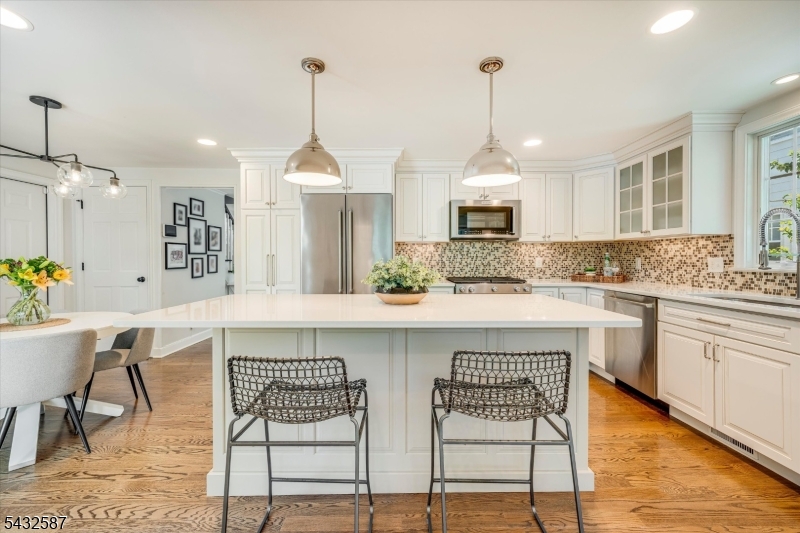 22 Essex Road Chatham, NJ 07928 - Photo 6 of 21