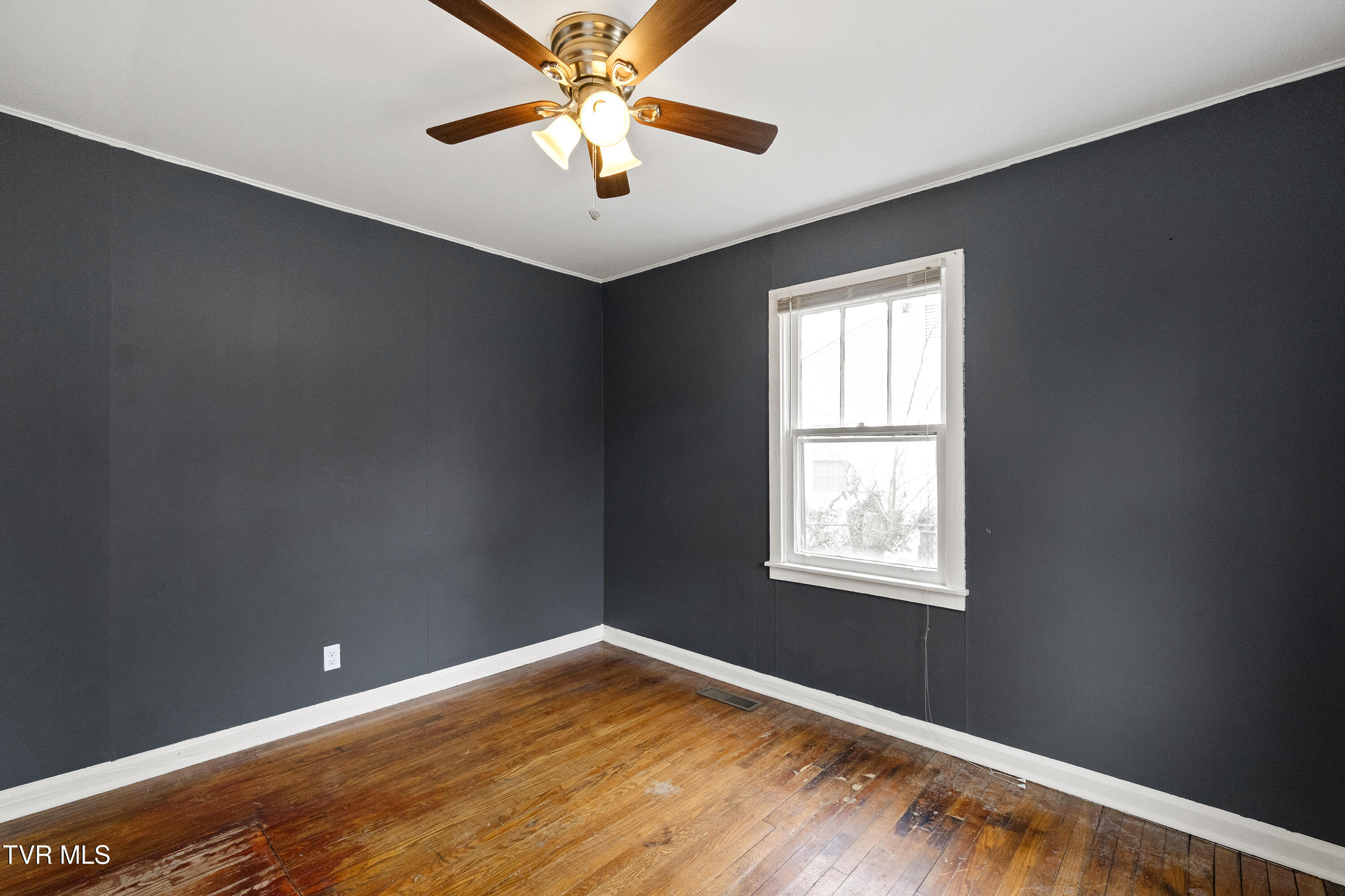 1230 Indian Ridge Road Johnson City, TN 37604 - Photo 13 of 29 DSC01184