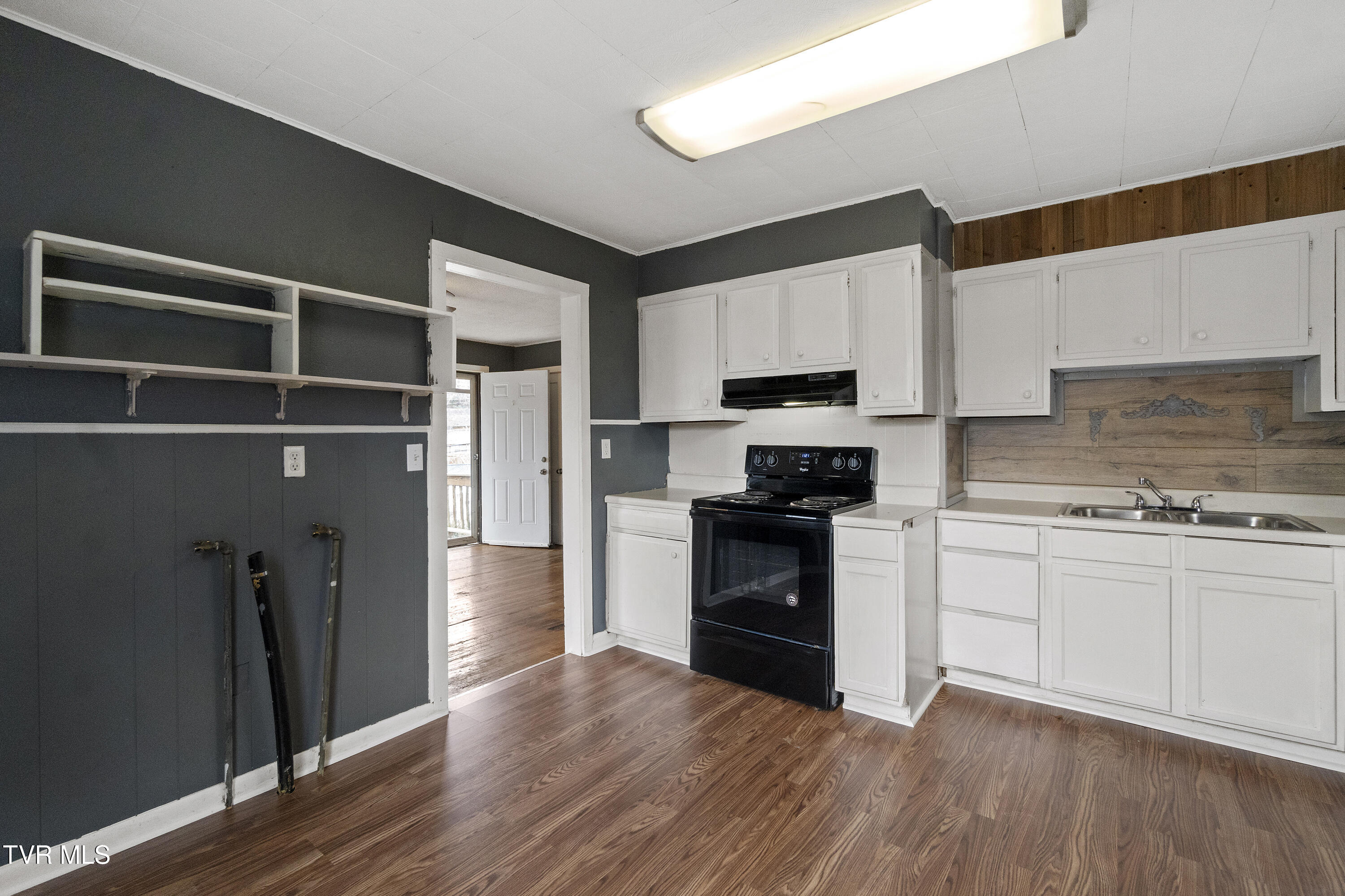 1230 Indian Ridge Road Johnson City, TN 37604 - Photo 2 of 29 DSC01154