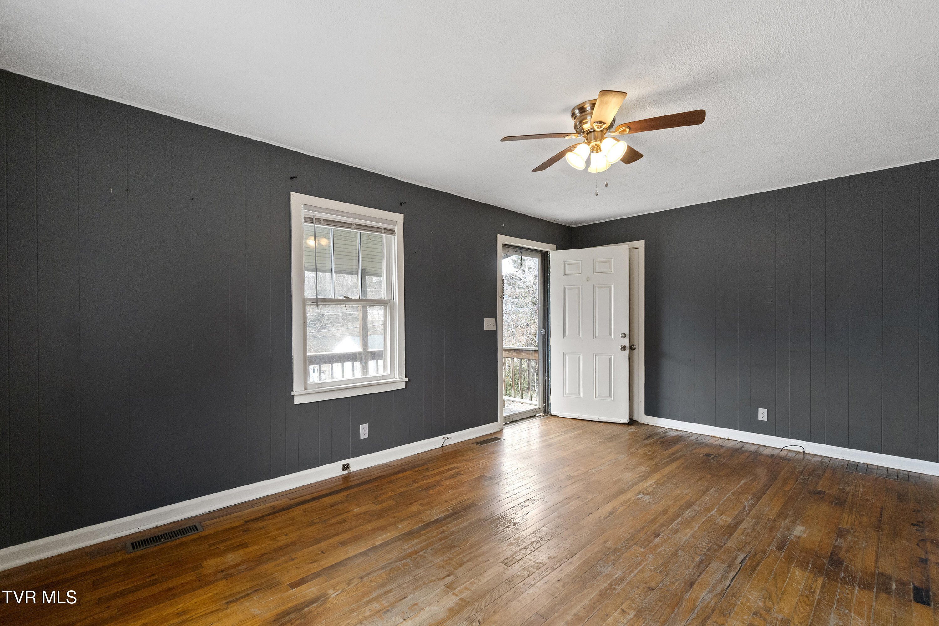 1230 Indian Ridge Road Johnson City, TN 37604 - Photo 6 of 29 DSC01163