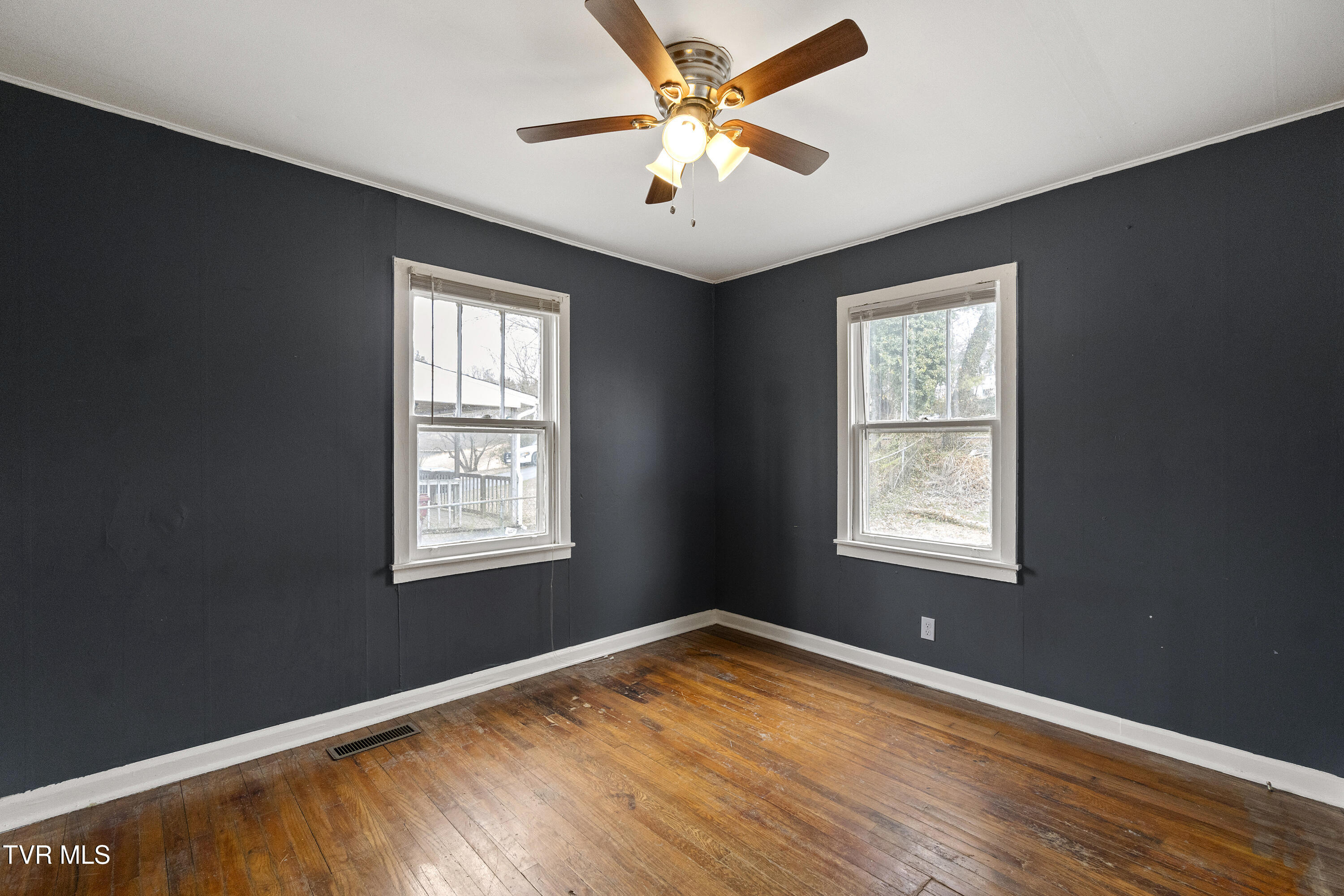 1230 Indian Ridge Road Johnson City, TN 37604 - Photo 9 of 29 DSC01181