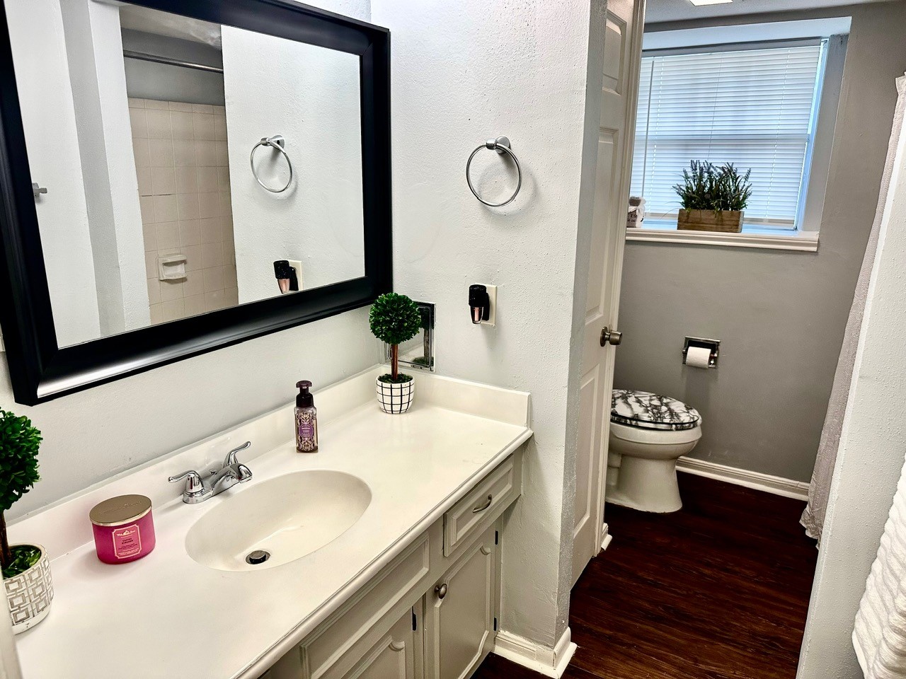 5503 Goldspier Street Houston, TX 77091 - Photo 20 of 34 SECOND FULL BATH.