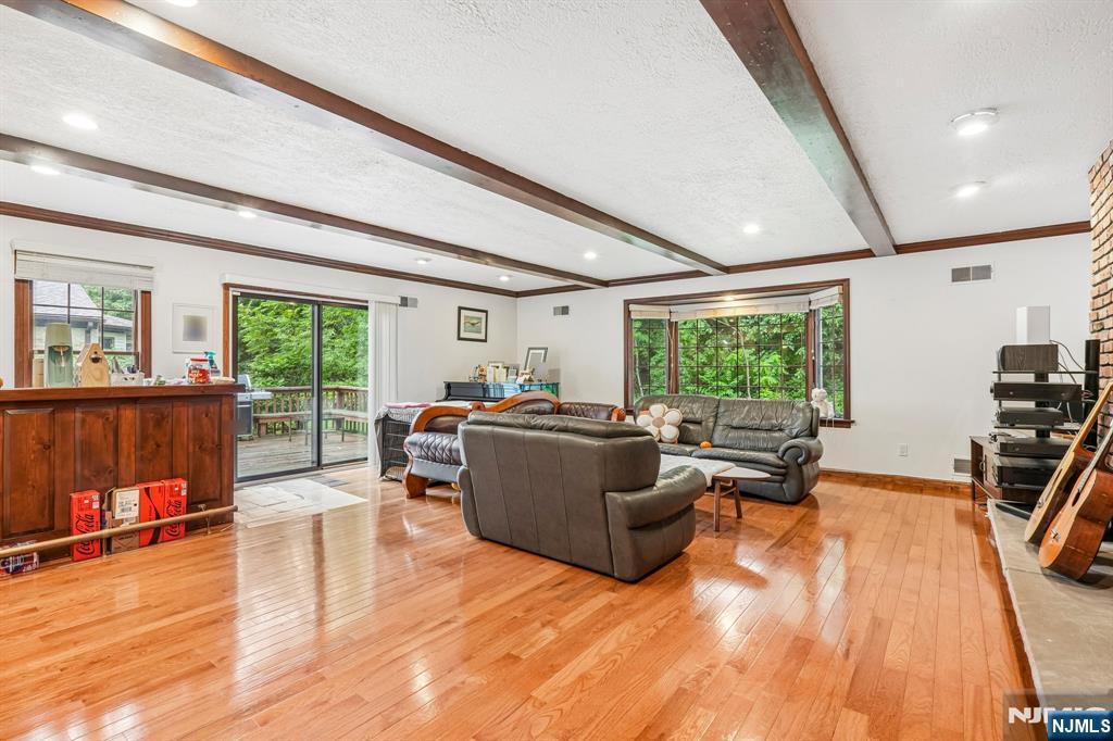 108 Morningside Road Paramus, NJ 07652 - Photo 8 of 45