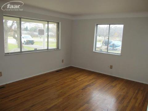 4454 West Carpenter Road Flint, MI 48504 - Photo 18 of 29 20144798-17.JPG