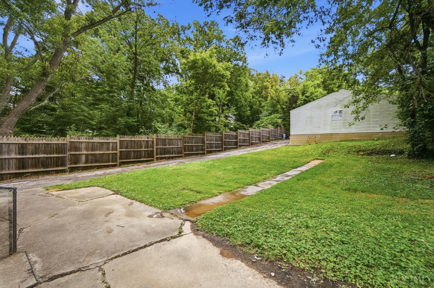 4615 Mayhew Avenue Cincinnati, OH 45238 - Photo 24 of 35