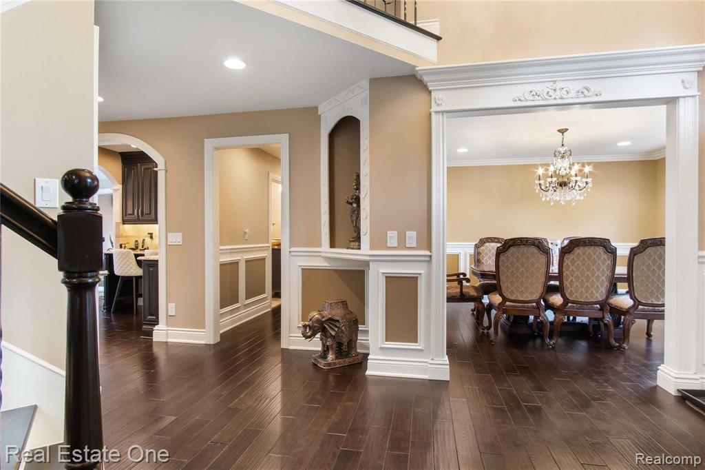 1009 Adele Court Rochester Hills, MI 48309 - Photo 4 of 41